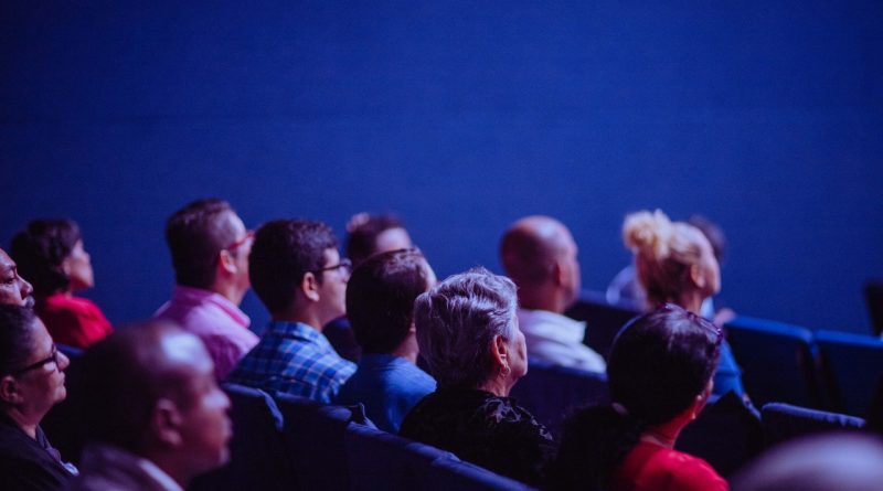 Personnes assises à un congrès